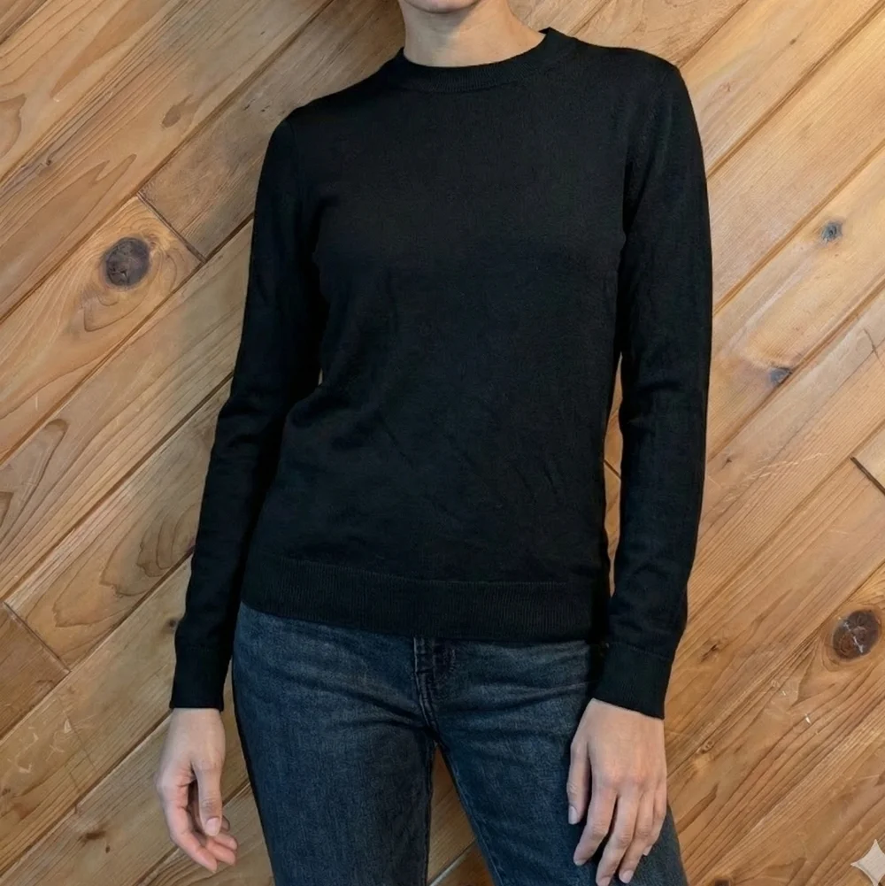 NAADAM Black Crew Neck Sweater Size Small